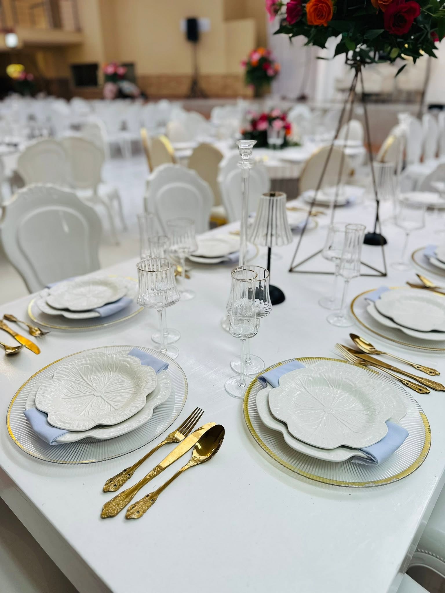 Elegant gold place setting